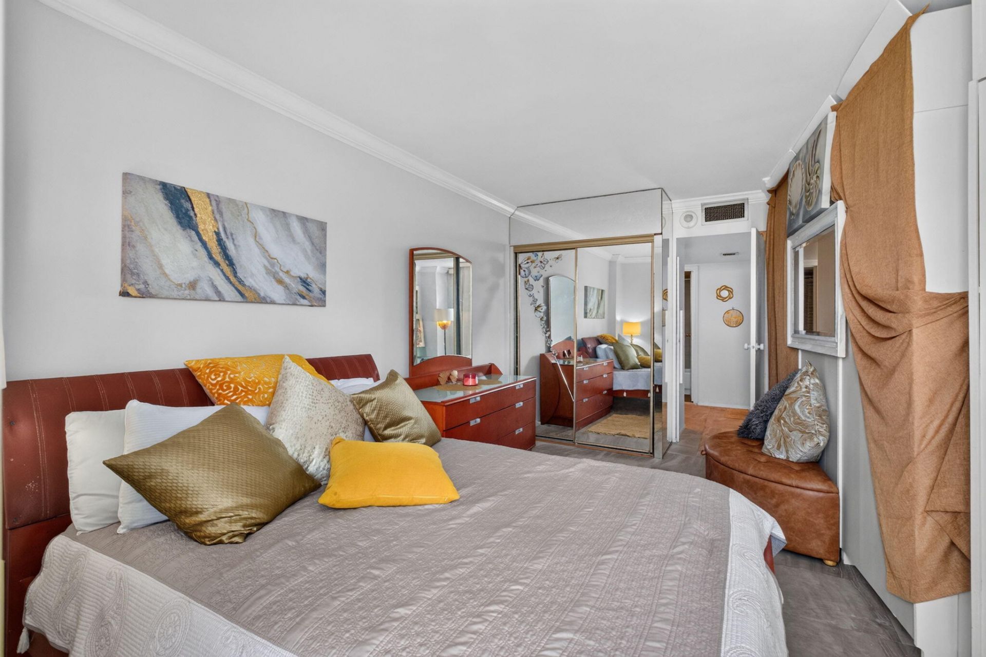 100 Bayview Drive, Unit 620, Sunny Isles Beach, FL 33160 Photo