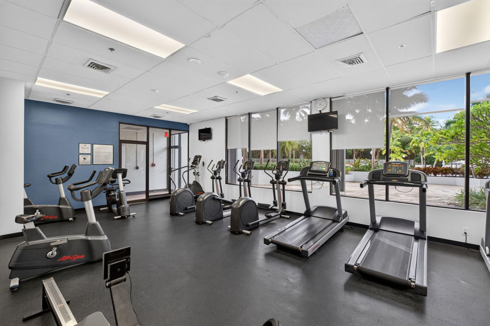 100 Bayview Drive, Unit 620, Sunny Isles Beach, FL 33160 Photo