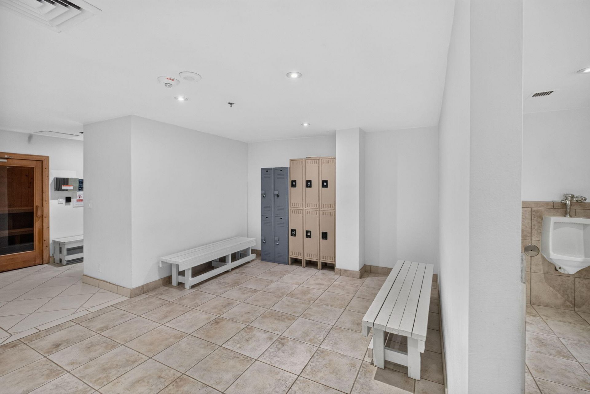 100 Bayview Drive, Unit 620, Sunny Isles Beach, FL 33160 Photo