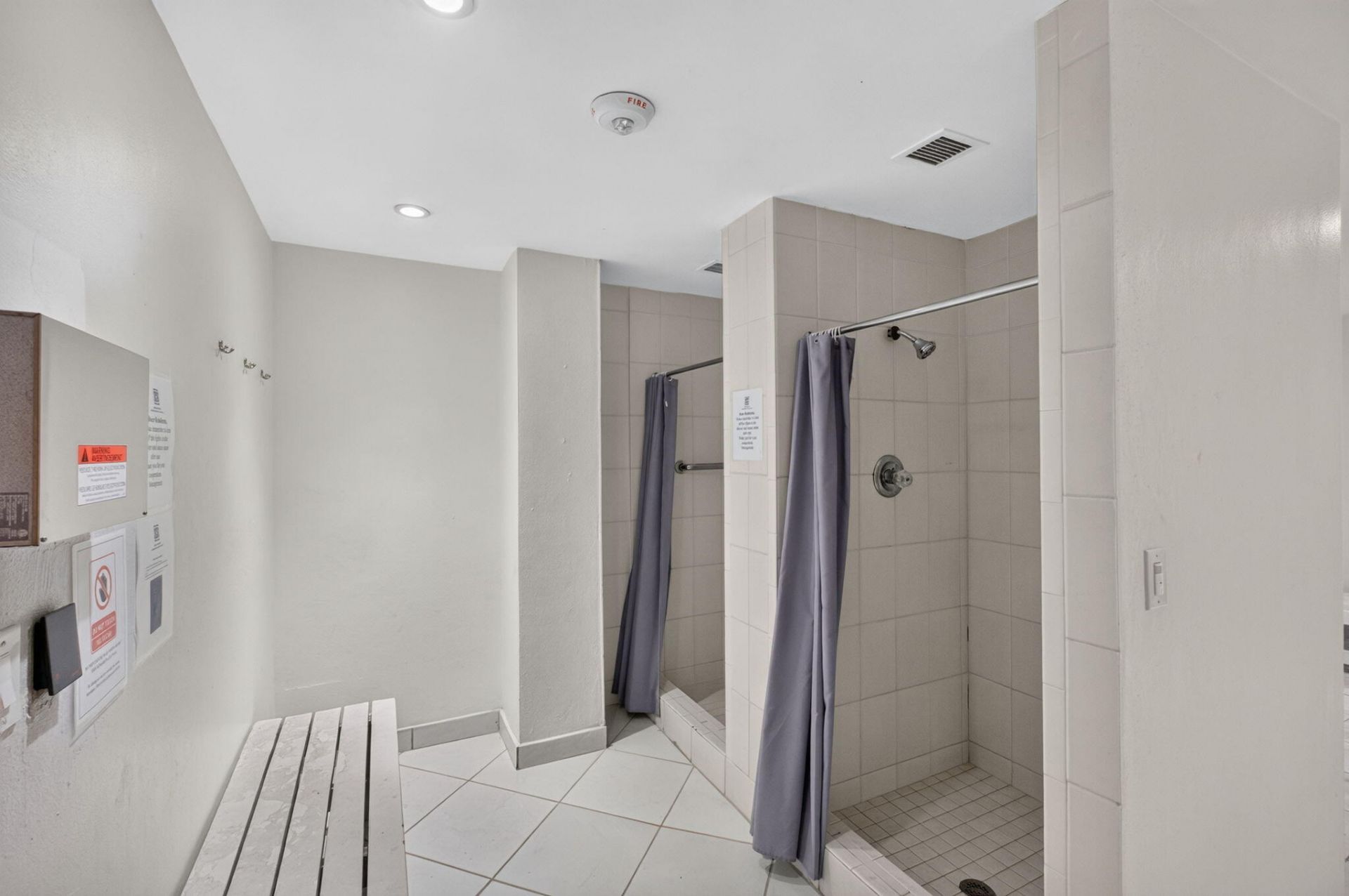 100 Bayview Drive, Unit 620, Sunny Isles Beach, FL 33160 Photo
