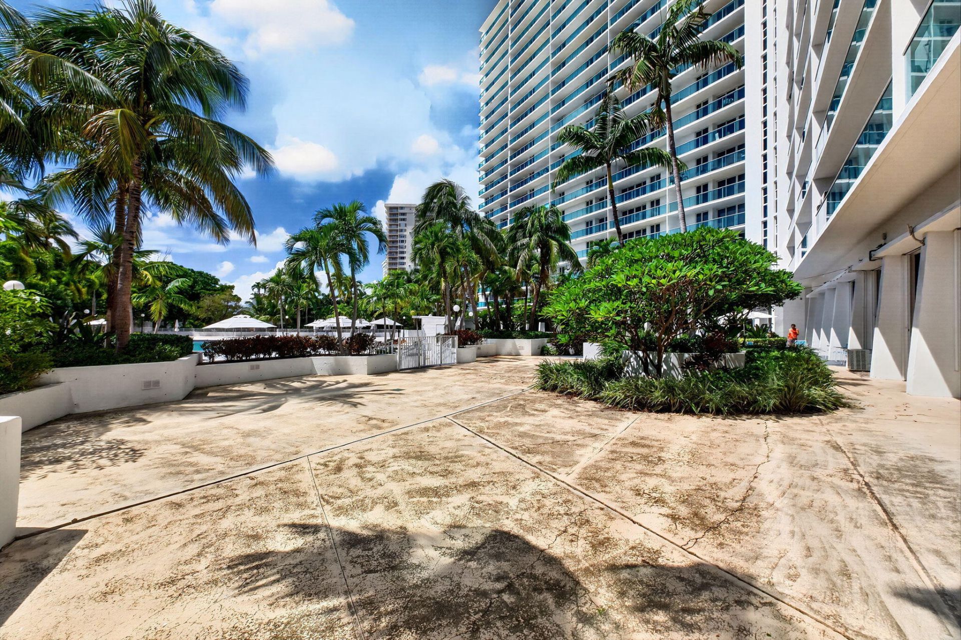 100 Bayview Drive, Unit 620, Sunny Isles Beach, FL 33160 Photo