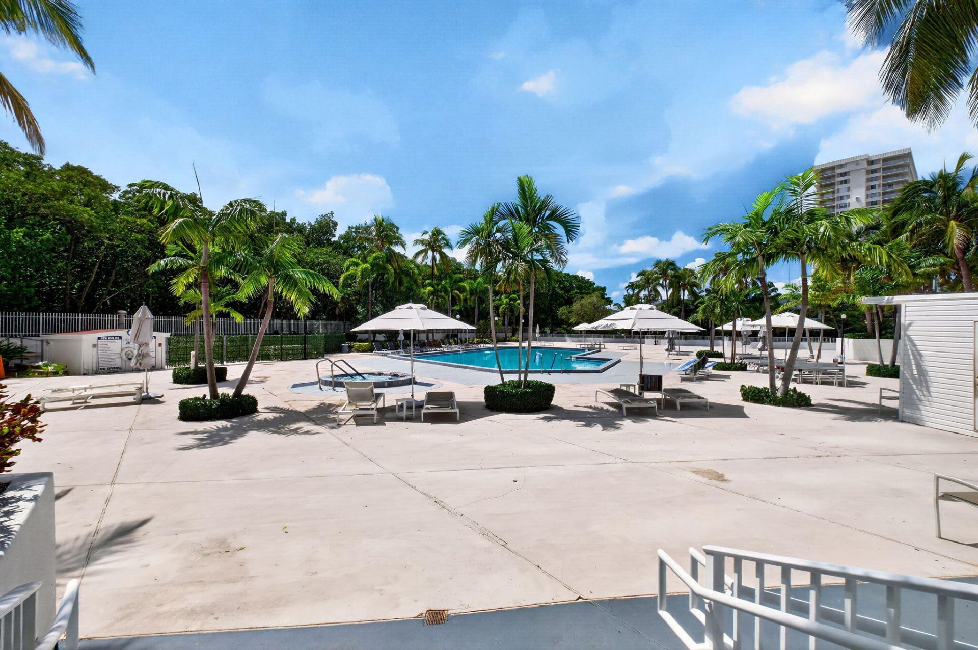 100 Bayview Drive, Unit 620, Sunny Isles Beach, FL 33160 Photo