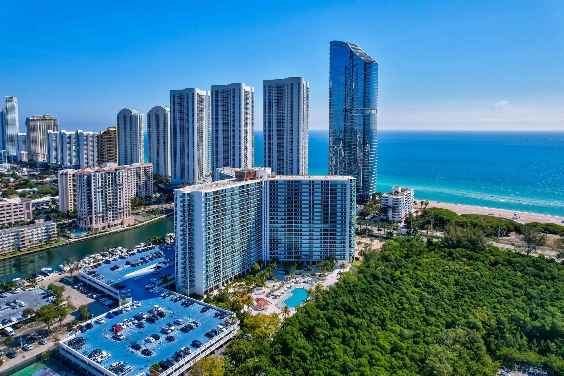 100 Bayview Drive, Unit 620, Sunny Isles Beach, FL 33160 Photo