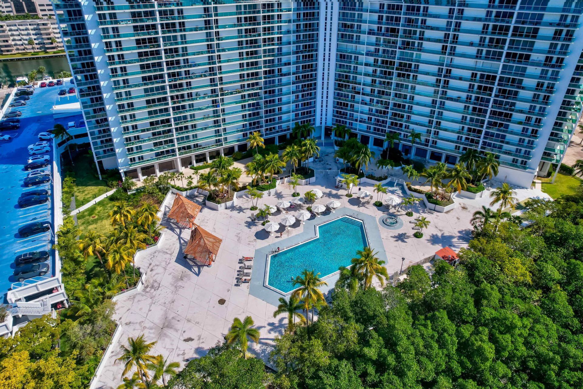 100 Bayview Drive, Unit 620, Sunny Isles Beach, FL 33160 Photo