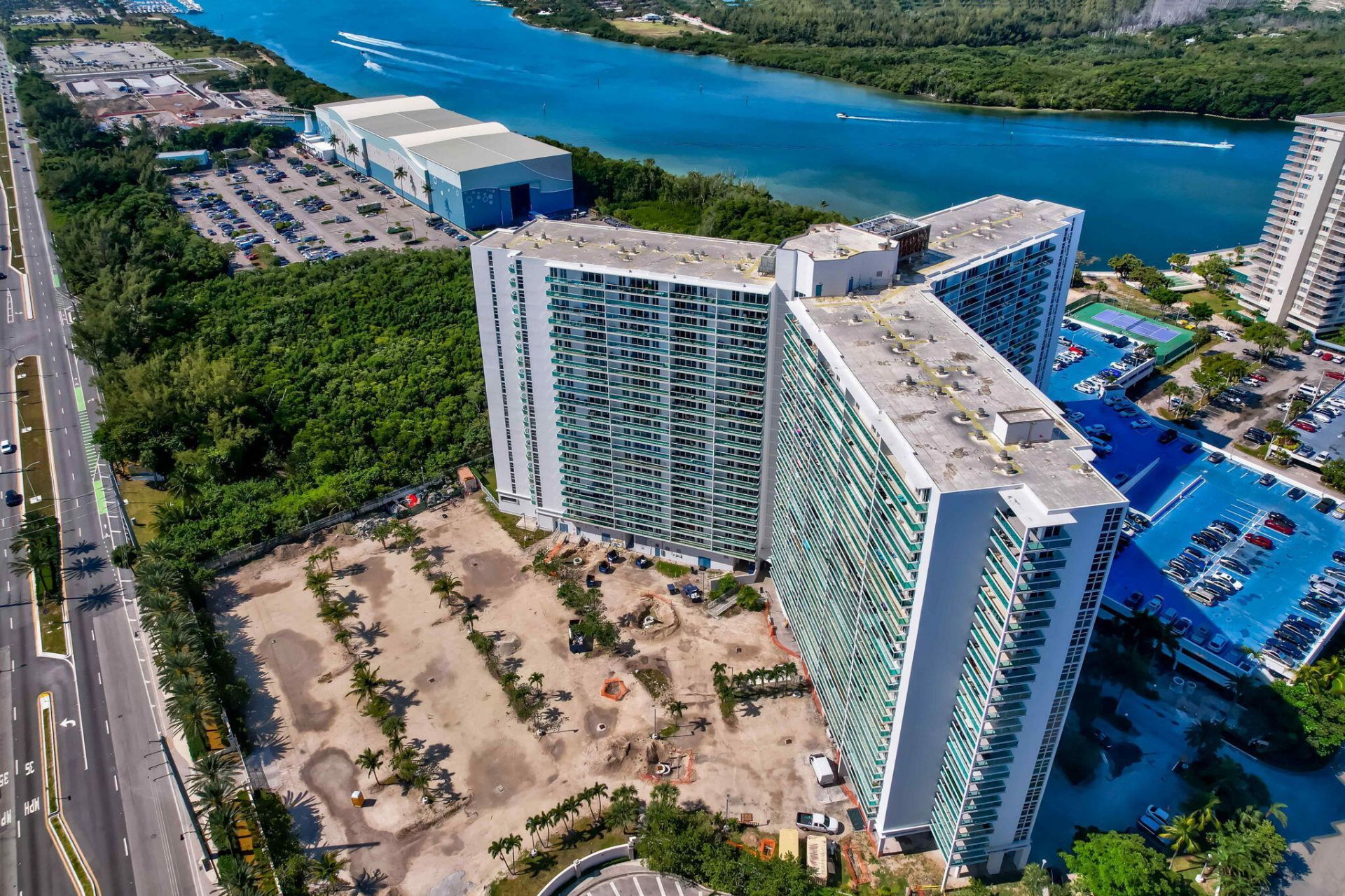 100 Bayview Drive, Unit 620, Sunny Isles Beach, FL 33160 Photo