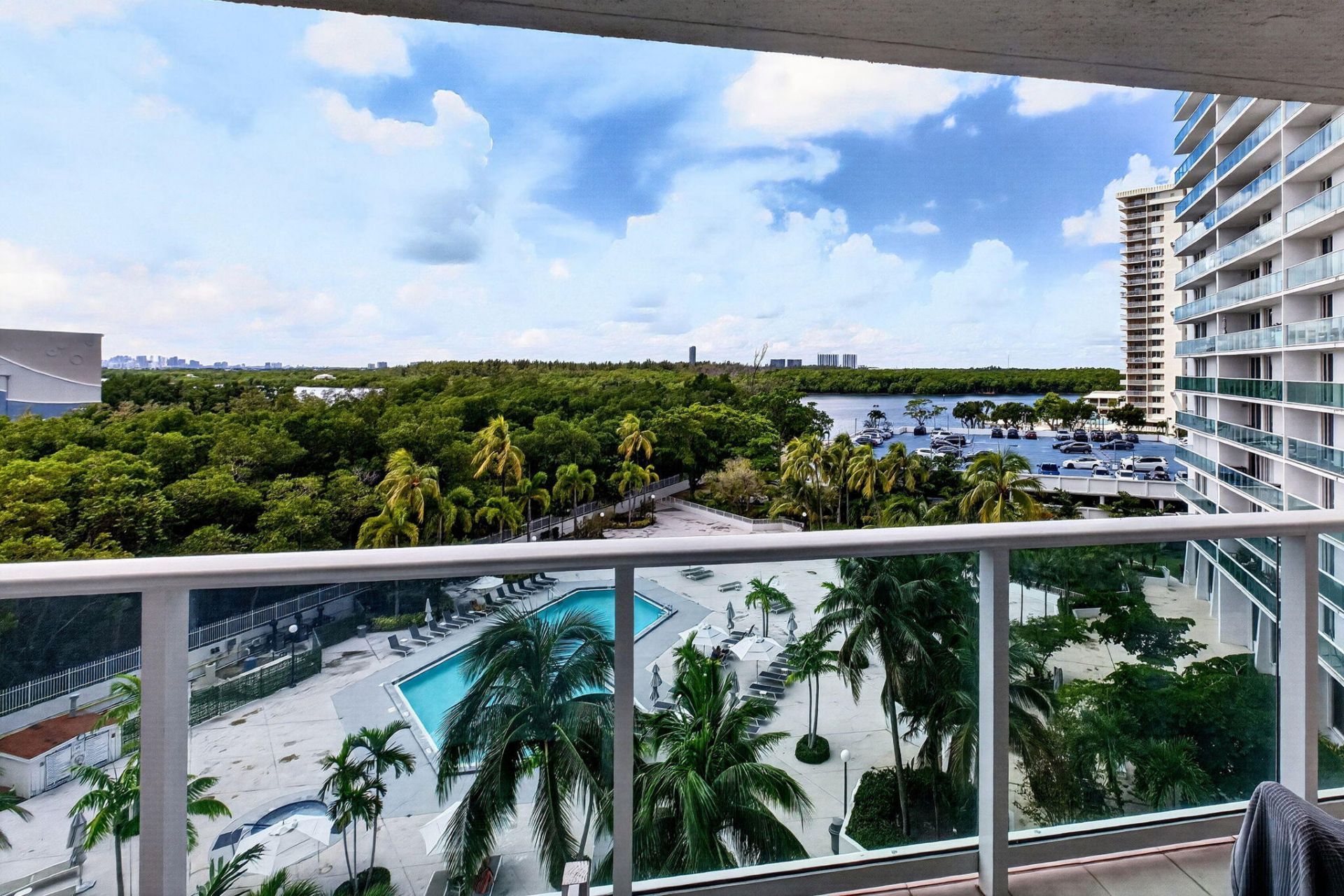 100 Bayview Drive, Unit 620, Sunny Isles Beach, FL 33160 Photo
