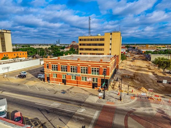 25 S Chadbourne Street , San Angelo, TX 76903