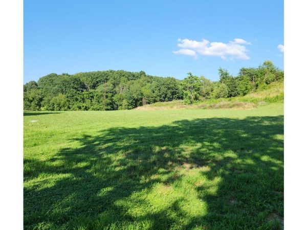 215 Red Row Rd, Johnson City, TN 37601