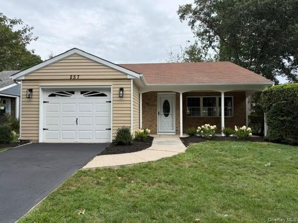 257 Edinburgh Drive, Ridge, NY 11961