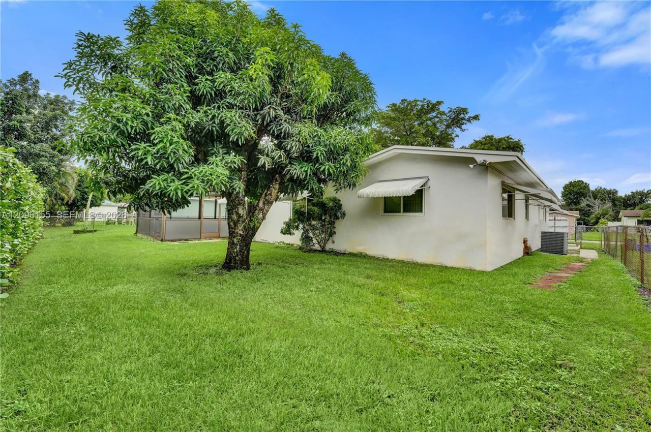 1731 NW 86th Ave, Pembroke Pines, FL 33024 Photo