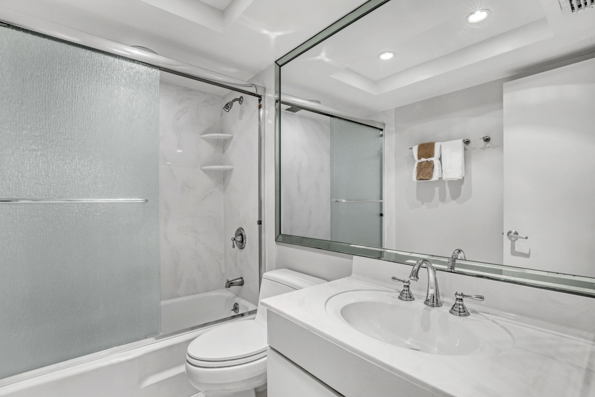 125 S Ocean Avenue, Unit 304, Palm Beach Shores, FL 33404 Photo