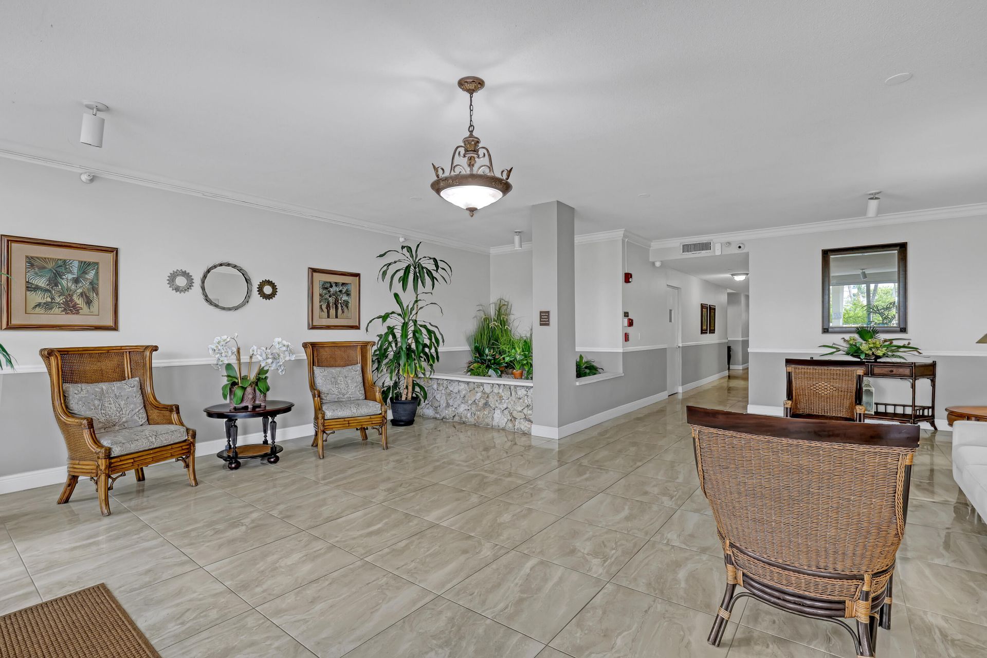 125 S Ocean Avenue, Unit 304, Palm Beach Shores, FL 33404 Photo