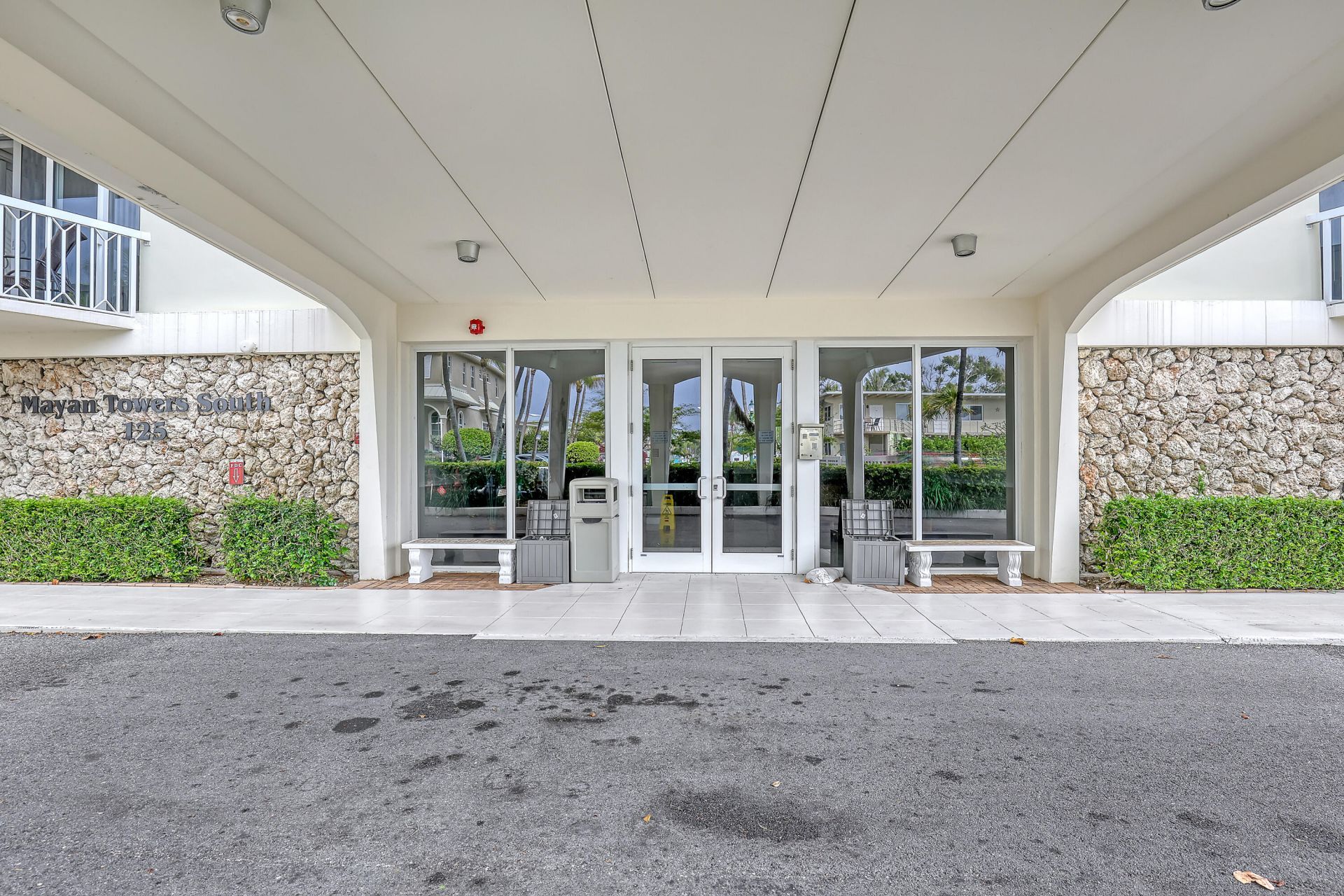125 S Ocean Avenue, Unit 304, Palm Beach Shores, FL 33404 Photo