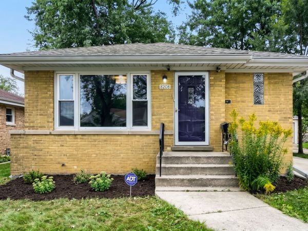 8208 Ridgeway Avenue, Skokie, IL 60076