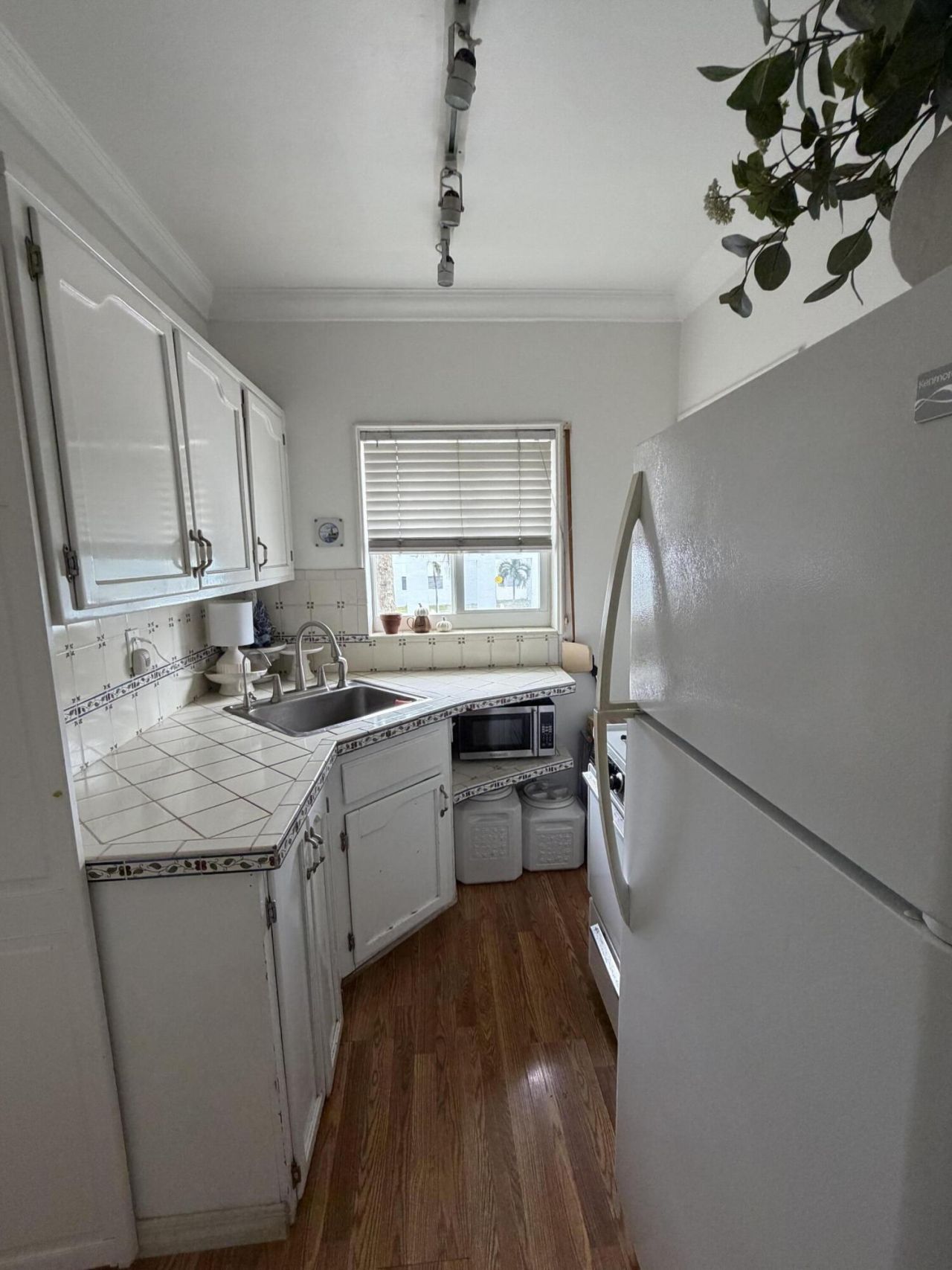 9291 W Bay Harbor Drive, Unit 8, Bay Harbor Islands, FL 33154 Photo