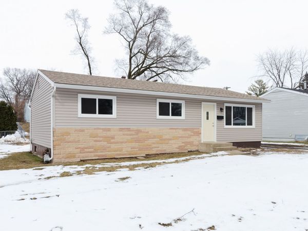 156 Terry Court, Woodstock, IL 60098
