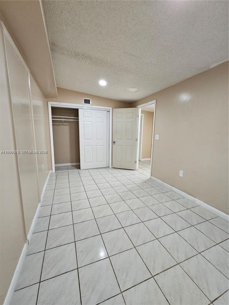4596 E 8th Ct , Hialeah, FL 33013 Photo