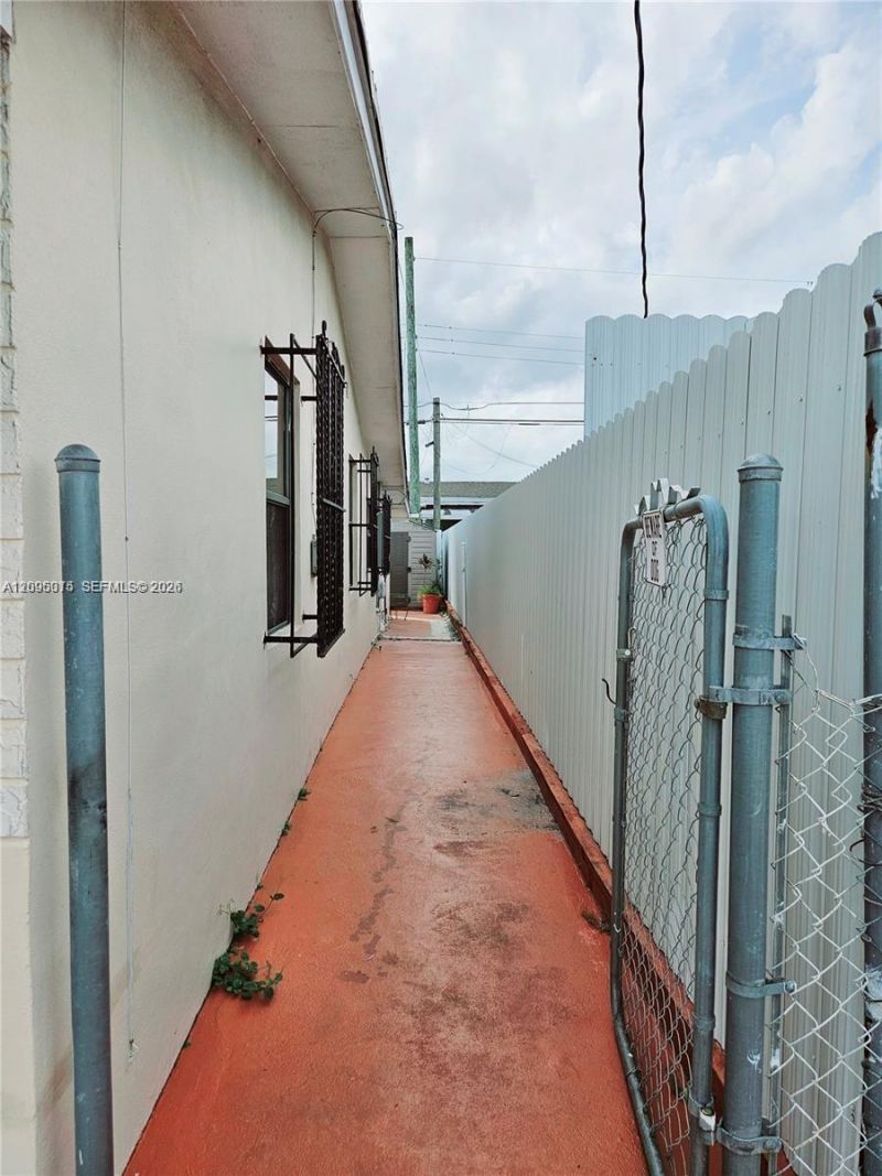 4596 E 8th Ct , Hialeah, FL 33013 Photo