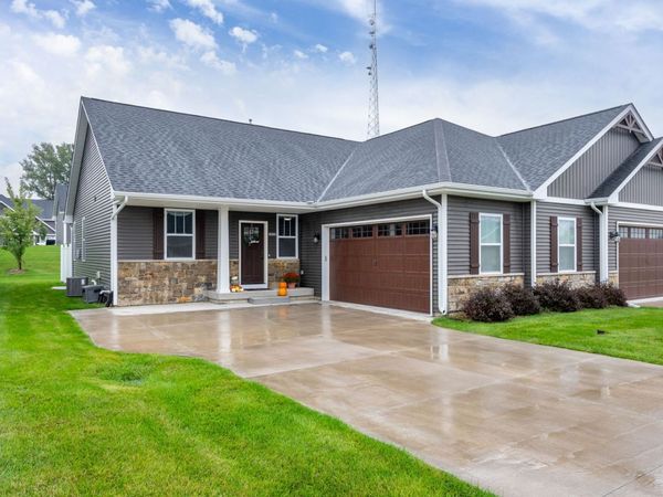 3090 Mary Leigh Drive , Bettendorf, IA 52722
