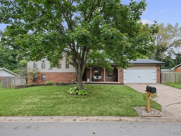 69 Glendale Drive, Glen Carbon, IL 62034