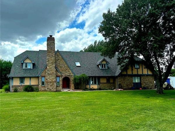 21898 Sunflower Road, Edgerton, KS 66021