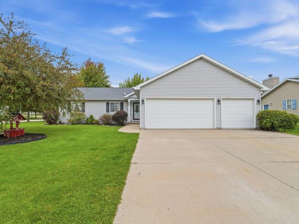 462 Rockrose Dr, Fond Du Lac, WI 54935