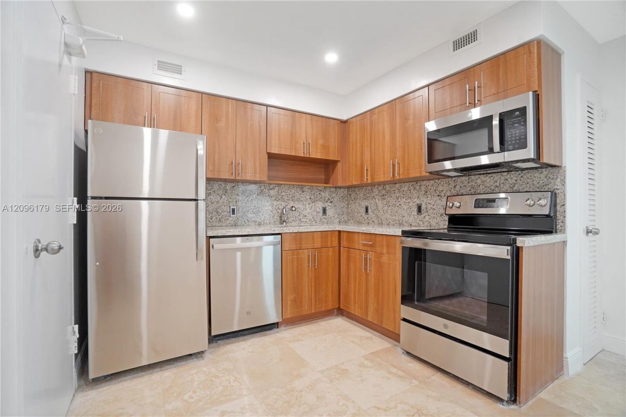 5101 Collins Ave, Unit 14C, Miami Beach, FL 33140 Photo