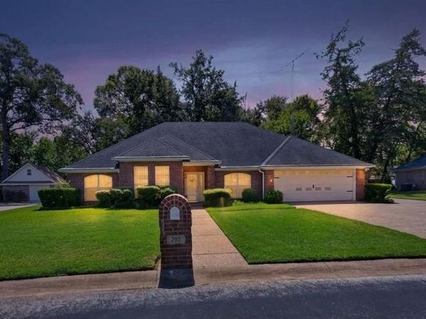 202 Northcreek Drive , Chandler, TX 75758