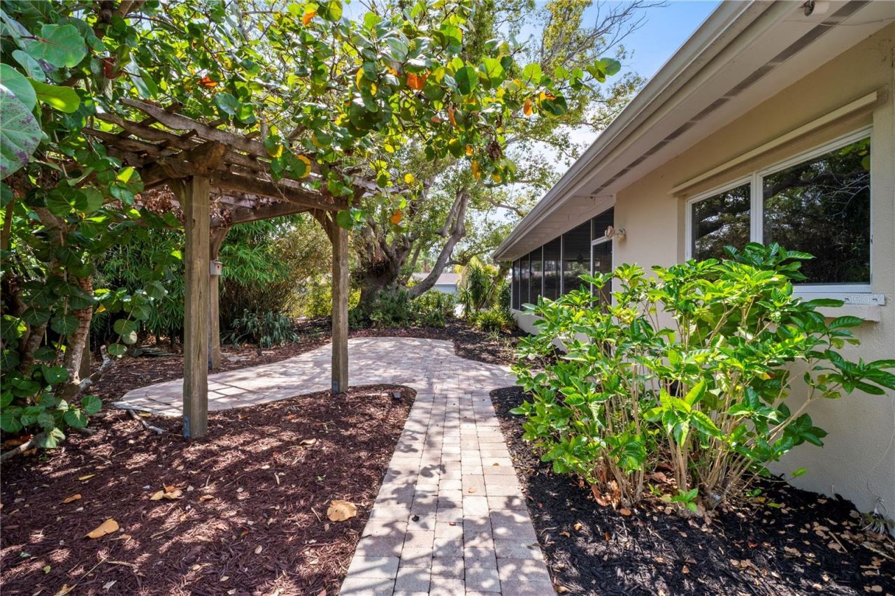 6512 Bowline Drive , Sarasota, FL 34231 Photo