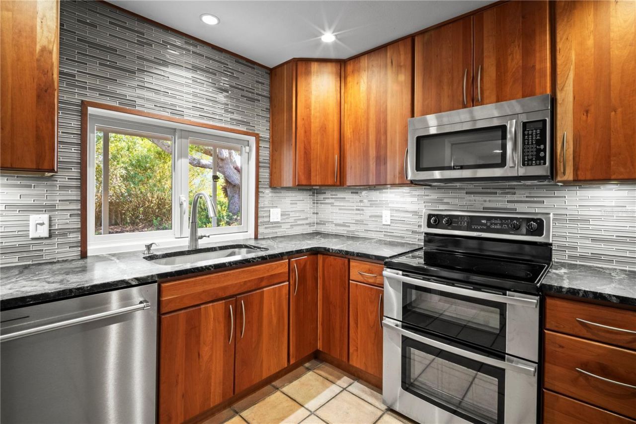 6512 Bowline Drive , Sarasota, FL 34231 Photo