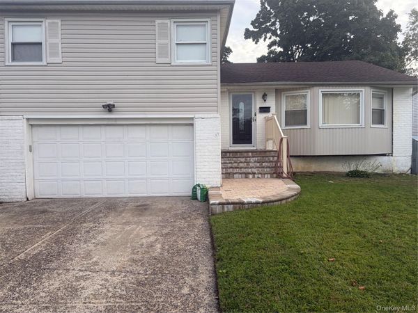 224 E Pennywood Avenue , Roosevelt, NY 11575