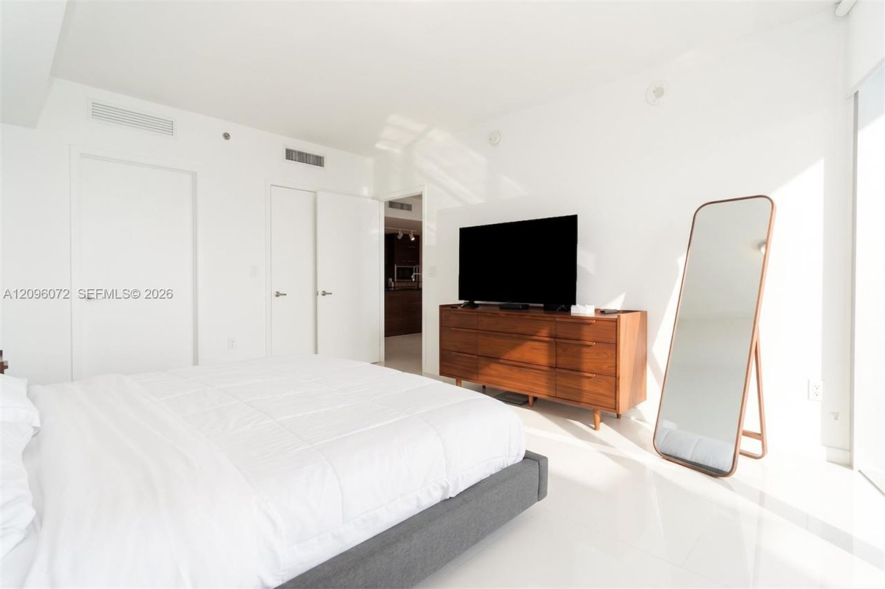 495 Brickell Ave , Unit 3207, Miami, FL 33131 Photo