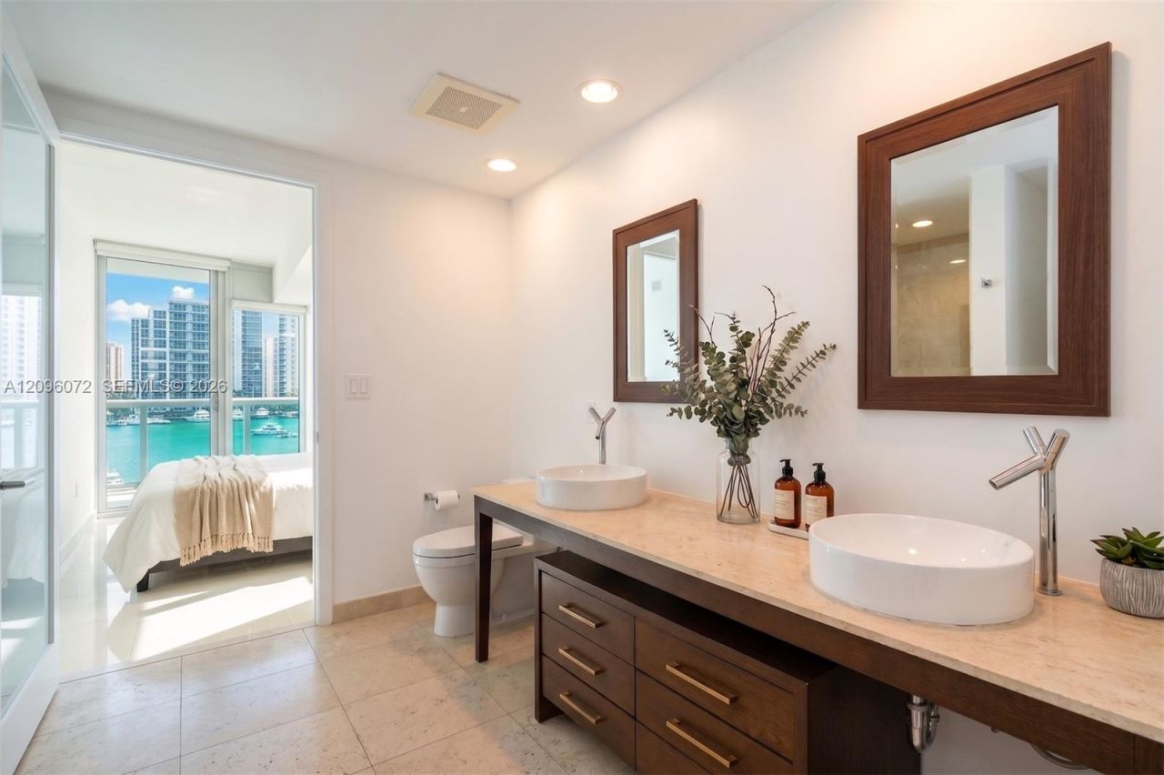 495 Brickell Ave , Unit 3207, Miami, FL 33131 Photo