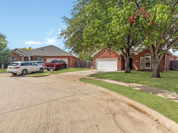 104 Bullava Court , Crowley, TX 76036