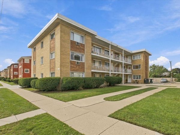 4544 N River Road , Unit B2, Schiller Park, IL 60176