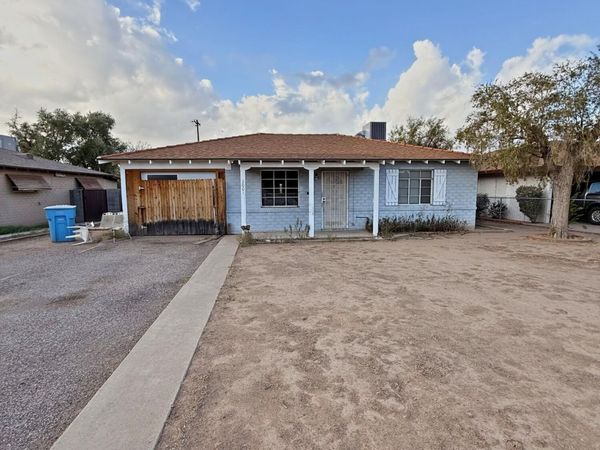 2001 W WHITTON Avenue, Phoenix, AZ 85015