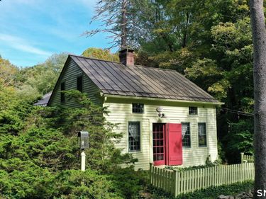 50 Southbury, Roxbury, CT 06783