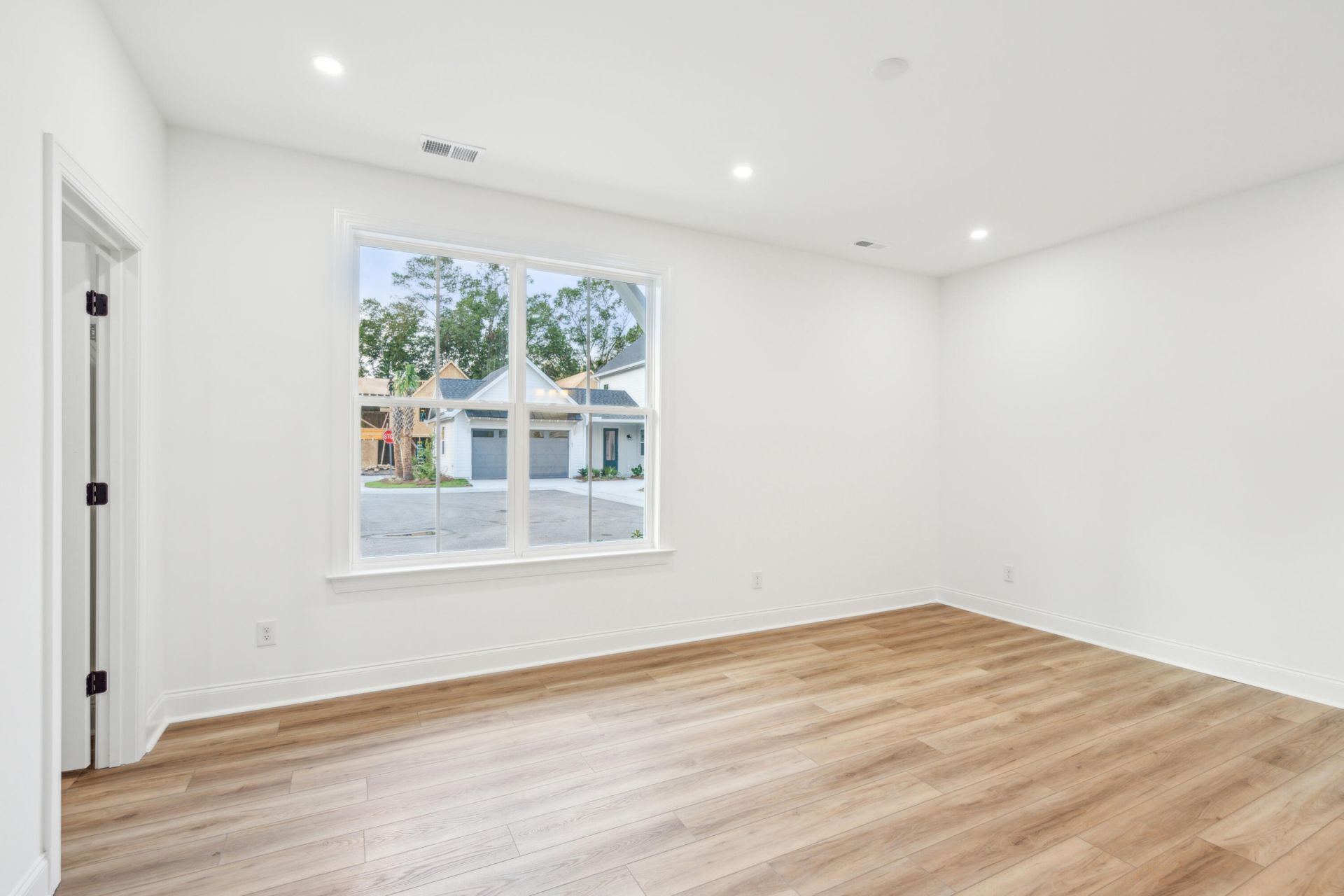 316 Livewell Court Photo 32