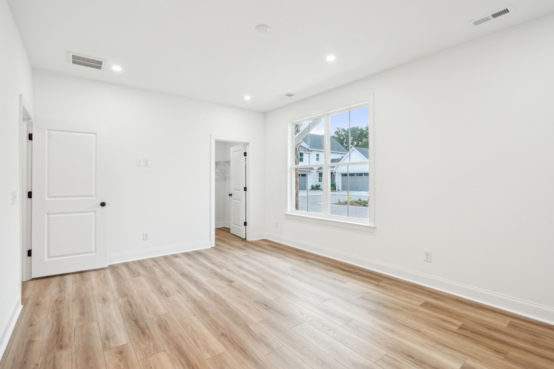 316 Livewell Court Photo 34