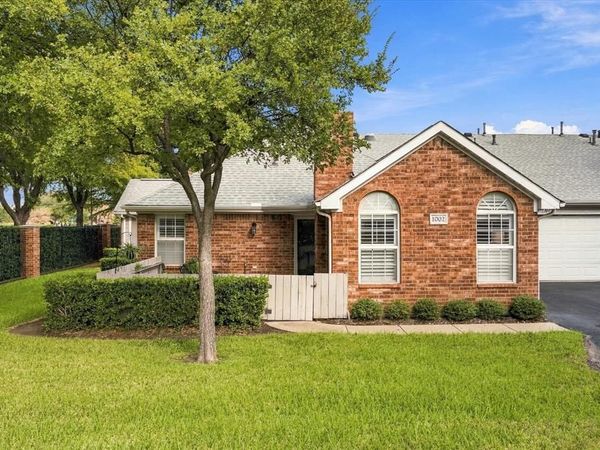 1002 Bridges Drive , Arlington, TX 76012