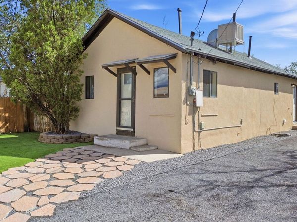 526 Apache Avenue NW, Albuquerque, NM 87102