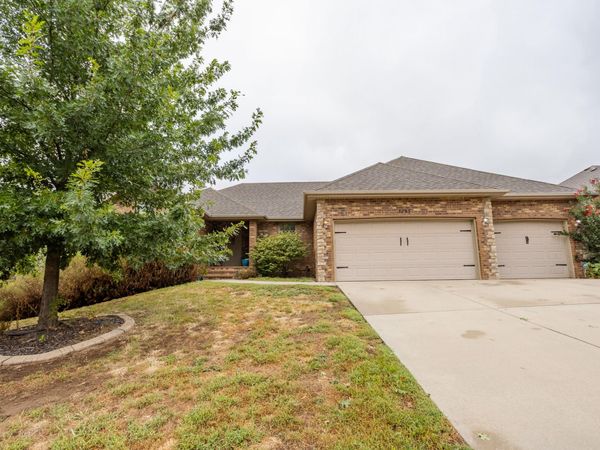 1095 E Daisy Falls Drive , Nixa, MO 65714