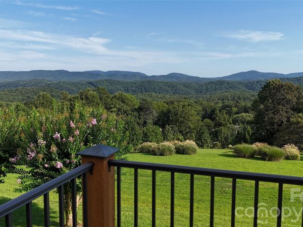 93 Orchard Hill, Saluda, NC 28773