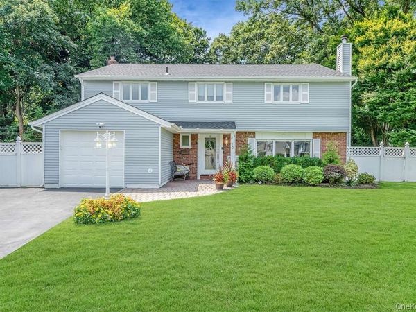 23 Barry Drive , Glen Cove, NY 11542