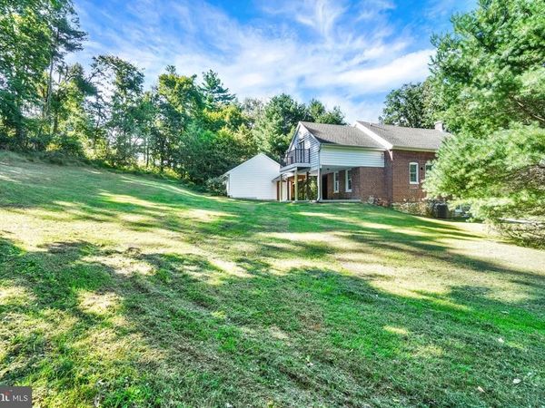 2537 SEITZLAND ROAD, GLEN ROCK, PA 17327