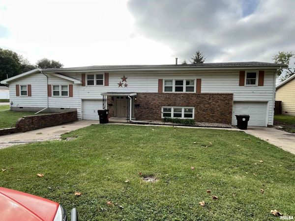 302 19TH Street, Unit 3, Lincoln, IL 62656