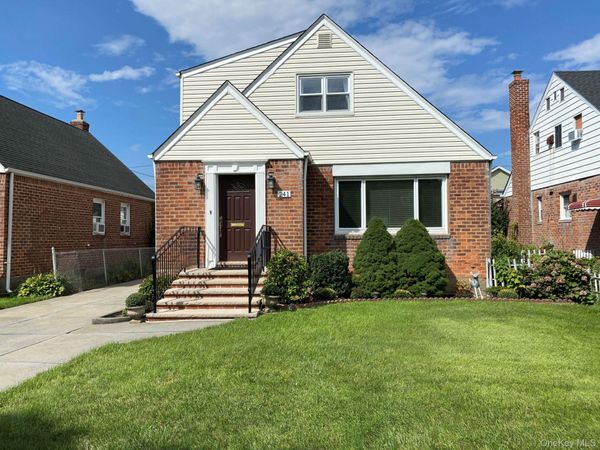 241 Whitehall Road S, Garden City, NY 11530