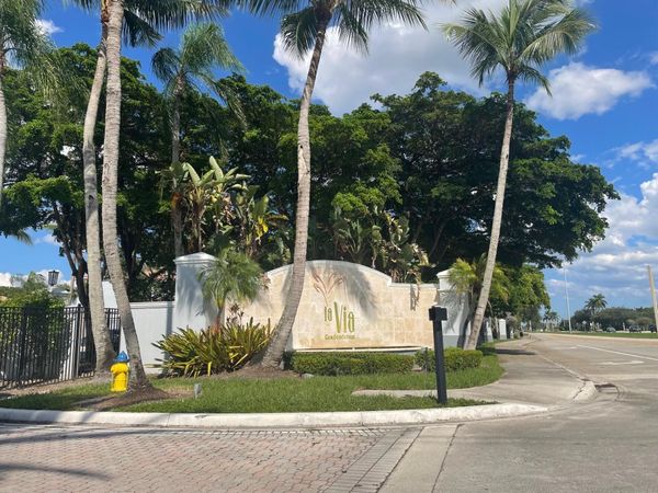 165 NW 96TH Terrace, Unit 3-207, Pembroke Pines, FL 33024