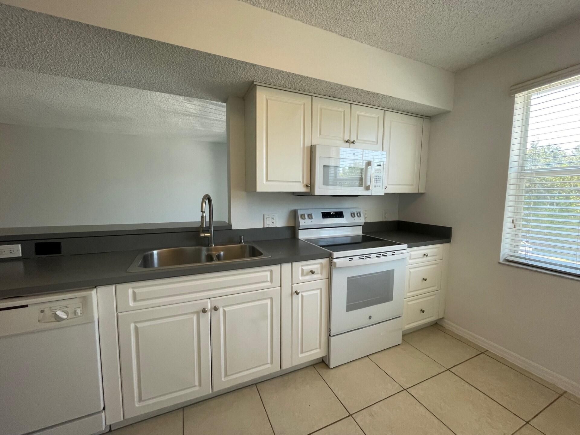 165 NW 96th Terrace, Unit 3-207, Pembroke Pines, FL 33024 Photo