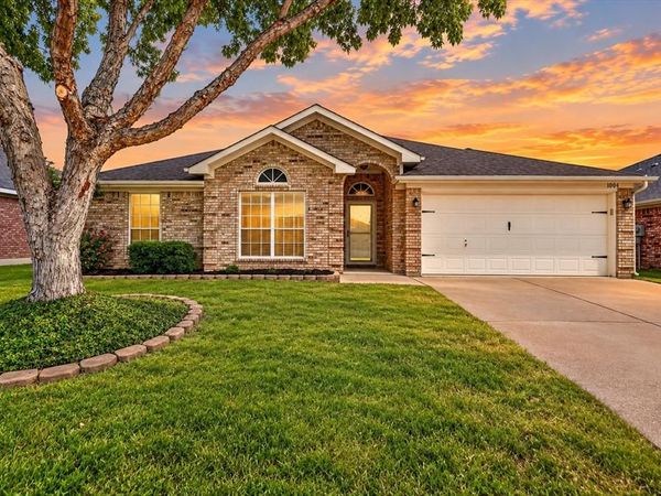 1004 Eden Street , Burleson, TX 76028